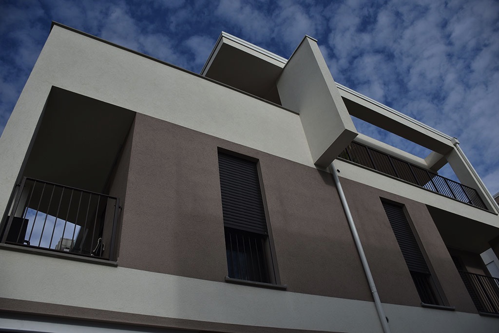 Finiture di pregio e balconi moderni in vetro - Opere Mucciconi Group